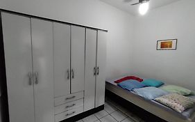 Apto 4 Completo 2 Quartos Ar Cond Fogão Geladeira etc Todo Seu Não divide com ninguém Centro Praia da Costa